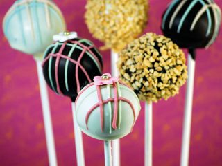 Cupcakes e Cakepops per un dolce di nozze colorato e davvero alternativo