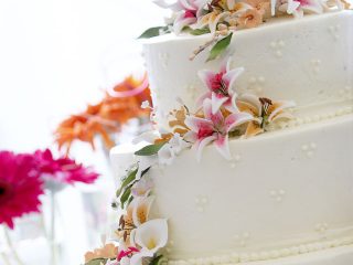 La torta nuziale: regina indiscussa della festa, ovviamente insieme alla nuova coppia di sposi